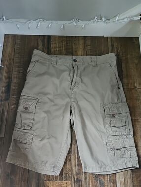 Blue Point Men's khaki Cargo Shorts Size 33 Inseam 12"